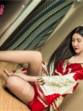 [Toutiao headline goddess] April 8, 2018 Feng Xuejiao 2m white sofa(45)